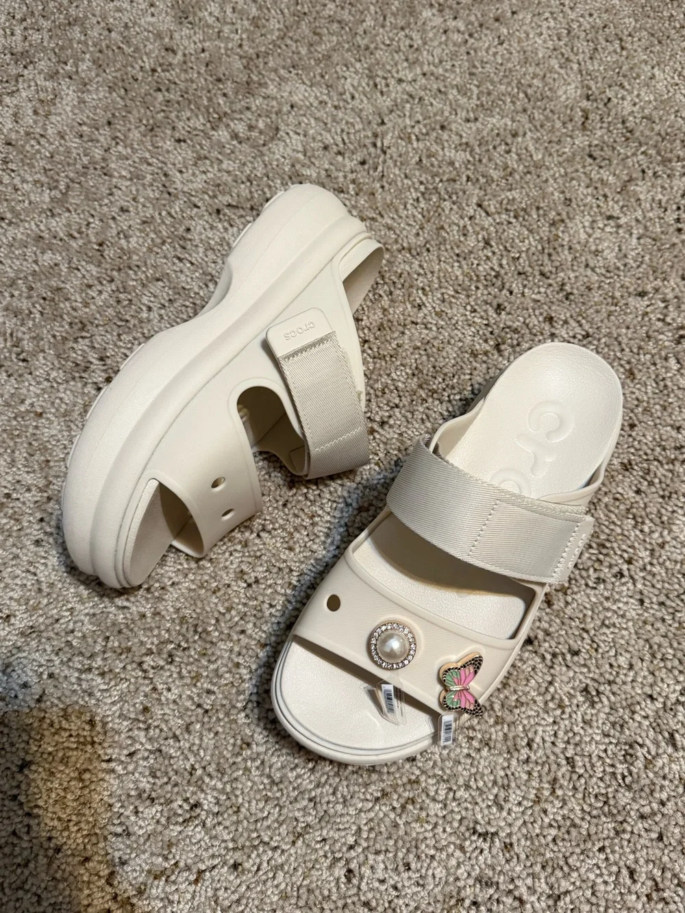 NWOT Crocs Soho Two Strap Sandal Dulce Women's 8 with two FREE JIBBITZ - Picture 1 of 5